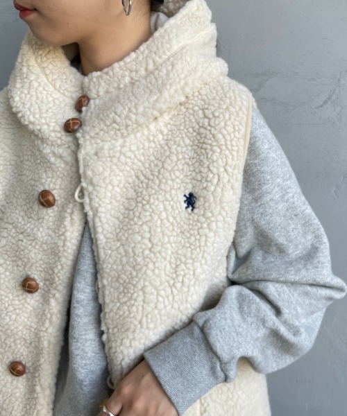 GYMPHLEX（ジムフレックス）の「【WEB限定】[GYMPHLEX/ジムフレックス] ボアフードベスト（ベスト・レディース・ネイビー/グレイッシュベージュ/オフホワイト/ダークベージュ・M/L）」の17枚目の写真