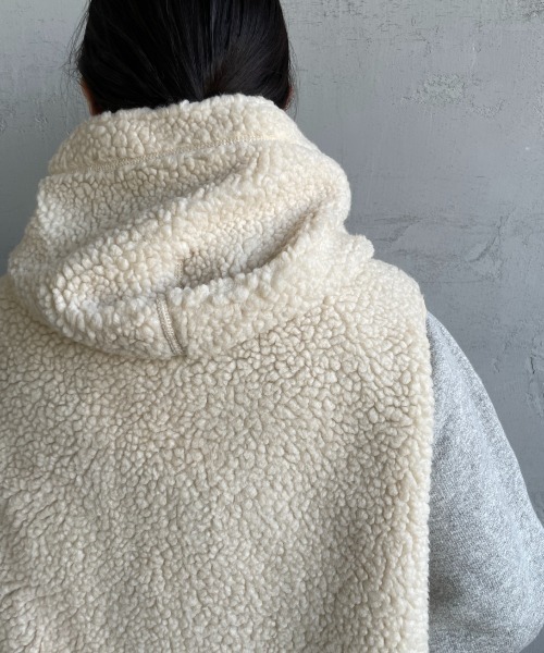 GYMPHLEX（ジムフレックス）の「【WEB限定】[GYMPHLEX/ジムフレックス] ボアフードベスト（ベスト・レディース・ネイビー/グレイッシュベージュ/オフホワイト/ダークベージュ・M/L）」の18枚目の写真