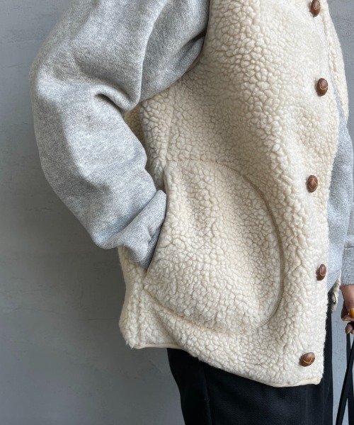 GYMPHLEX（ジムフレックス）の「【WEB限定】[GYMPHLEX/ジムフレックス] ボアフードベスト（ベスト・レディース・ネイビー/グレイッシュベージュ/オフホワイト/ダークベージュ・M/L）」の19枚目の写真