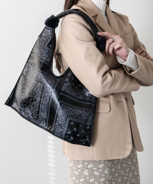 ANITA BILARDI(アニタビラルディ)の「【ANITA BILARDI】バンダナプリントバッグ(Q56396)(トートバッグ・レディース・ダークブラウン・ALL)」の2枚目の写真