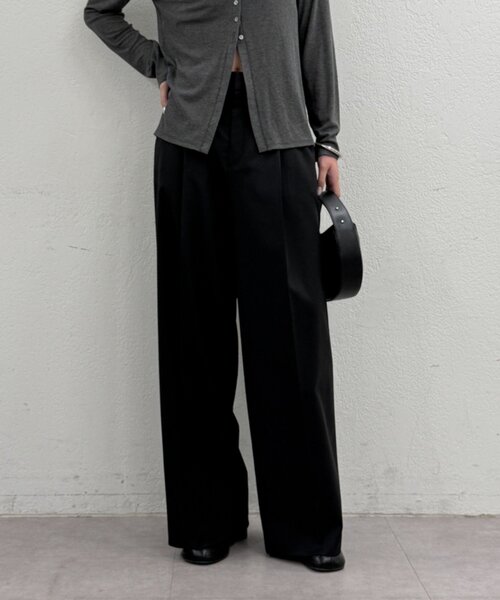 LOUNGEDRESS（ラウンジドレス）の「ストレートタックパンツ（その他パンツ・レディース・ブラック/オフホワイト/グレー・MEDIUM/SMALL/LARGE）」の2枚目の写真