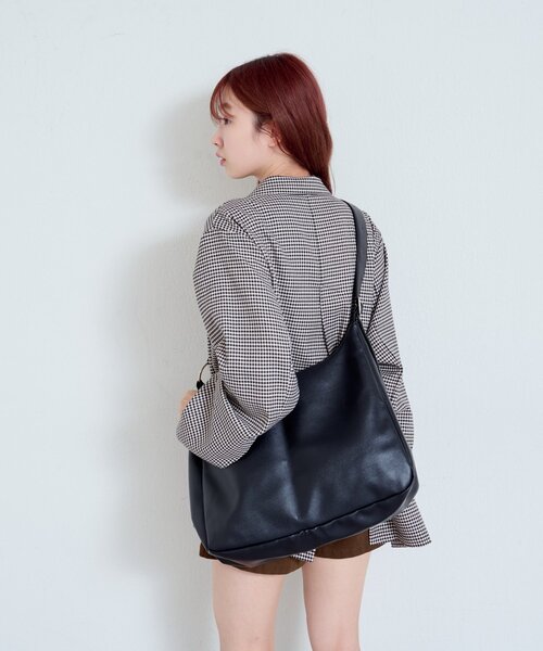 Kastane(カスタネ)の「【A4サイズ】レザーショルダーバッグ(ショルダーバッグ・レディース・ブラック/ブラウン・FREE)」の4枚目の写真