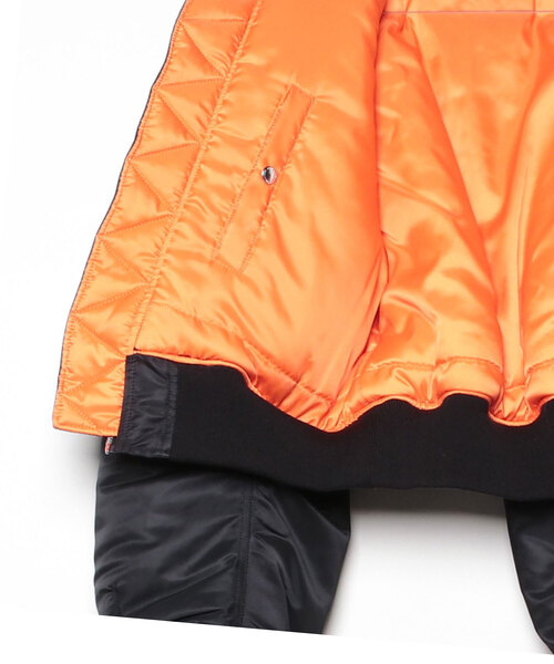 JOHN LAWRENCE SULLIVAN（ジョンローレンスサリバン）の「NYLON MASSIVE ROUNDED SLEEVE BOMBER JACKET（MA-1・メンズ・ブラック/カーキ/ボルドー・46/48/44）」の4枚目の写真