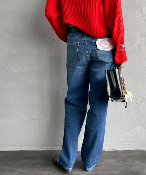 GUESS JEANS（ゲスジーンズ）の「【WEB限定】[GUESS JEANS/ゲス ジーンズ] BOYFRIEND デニムパンツ（デニムパンツ・レディース・ライトインディゴブルー/インディゴブルー・24/25/26）」の2枚目の写真