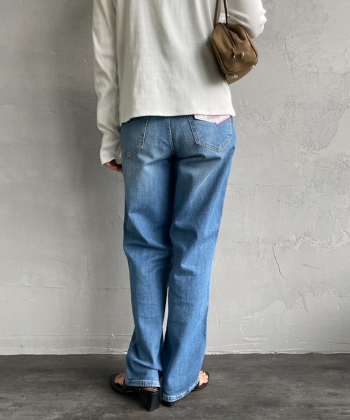GUESS JEANS（ゲスジーンズ）の「【WEB限定】[GUESS JEANS/ゲス ジーンズ] BOYFRIEND デニムパンツ（デニムパンツ・レディース・ライトインディゴブルー/インディゴブルー・24/25/26）」の22枚目の写真
