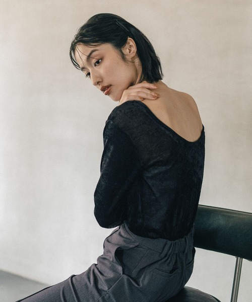 LEPSIM(レプシィム)の「《オフィスライン》シアーベロア2WAY長袖プルオーバー 587915(Tシャツ/カットソー・レディース・ブルー/ブラック/アイボリー・FREE)」の2枚目の写真