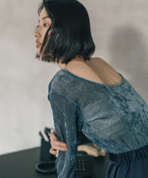 LEPSIM(レプシィム)の「《オフィスライン》シアーベロア2WAY長袖プルオーバー 587915(Tシャツ/カットソー・レディース・ブルー/ブラック/アイボリー・FREE)」の15枚目の写真