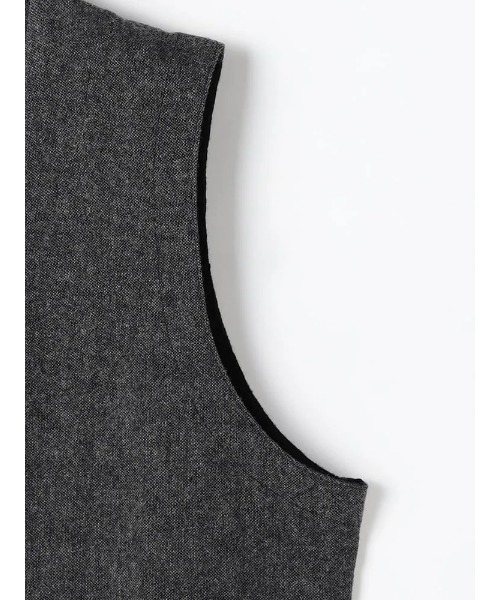 Perfect Suit FActory（パーフェクトスーツファクトリー）の「TRANS CONTINENTS　クラシカル布帛ニットジレ　ブラウン/グレー/グレー/ネイビー（ベスト・メンズ・チャコールグレー/ネイビー/ダークブラウン/ライトグレー・L/LL/M）」の13枚目の写真