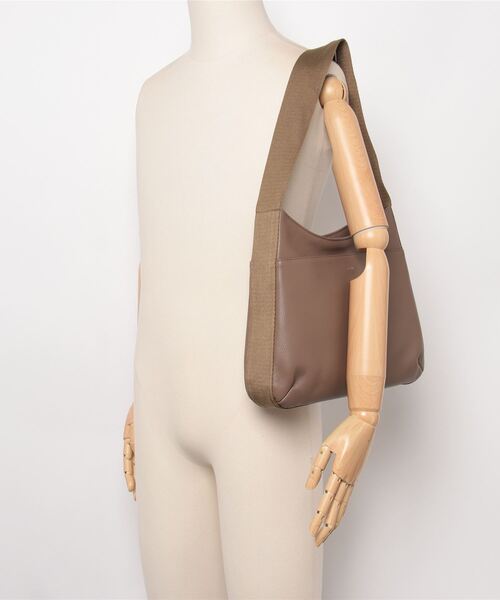 Beau're(ヴュレ)の「【BEAURE/ビュレ】One ショルダー Flat Bag(ショルダーバッグ・レディース・ブラック/グレイッシュベージュ/ベージュ・FREE)」の4枚目の写真