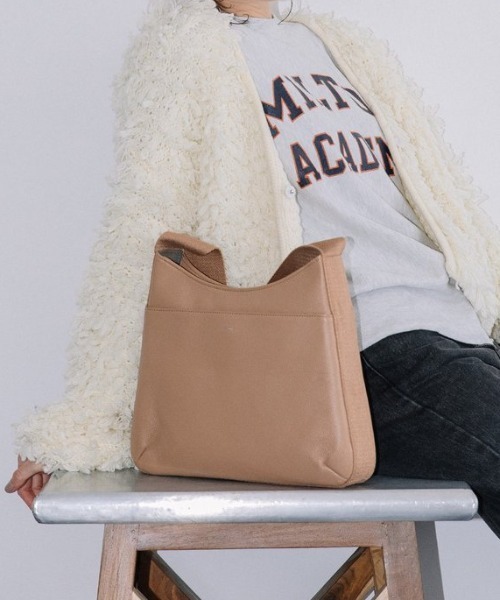 Beau're(ヴュレ)の「【BEAURE/ビュレ】One ショルダー Flat Bag(ショルダーバッグ・レディース・ブラック/グレイッシュベージュ/ベージュ・FREE)」の22枚目の写真