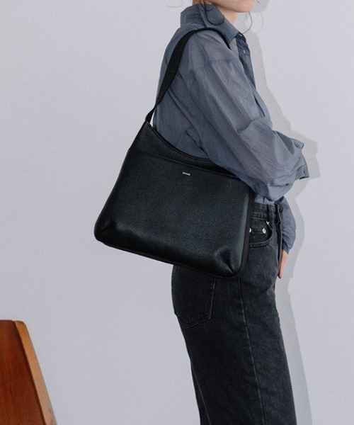 Beau're(ヴュレ)の「【BEAURE/ビュレ】One ショルダー Flat Bag(ショルダーバッグ・レディース・ブラック/グレイッシュベージュ/ベージュ・FREE)」の21枚目の写真