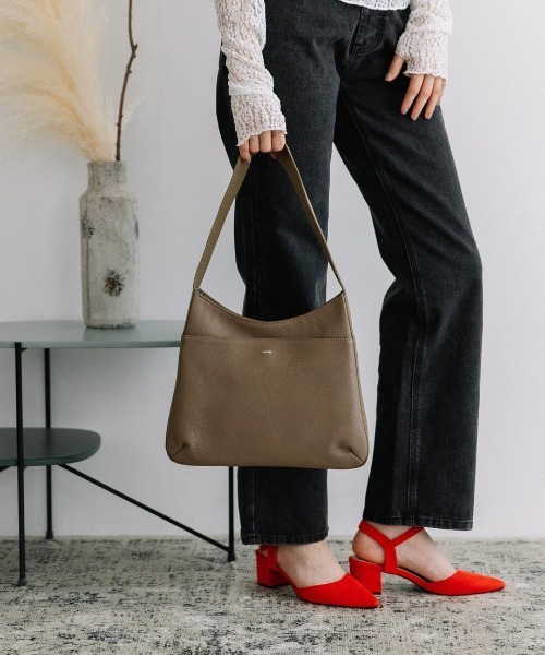 Beau're(ヴュレ)の「【BEAURE/ビュレ】One ショルダー Flat Bag(ショルダーバッグ・レディース・ブラック/グレイッシュベージュ/ベージュ・FREE)」の20枚目の写真