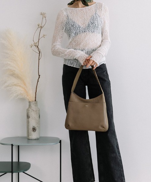 Beau're(ヴュレ)の「【BEAURE/ビュレ】One ショルダー Flat Bag(ショルダーバッグ・レディース・ブラック/グレイッシュベージュ/ベージュ・FREE)」の19枚目の写真
