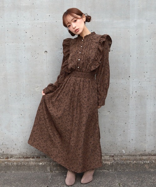 CECIL McBEE(セシルマクビー)の「花柄ピンタックフリルワンピース(ワンピース・レディース・ブラック/アイボリー/ブラウン・MEDIUM)」の3枚目の写真