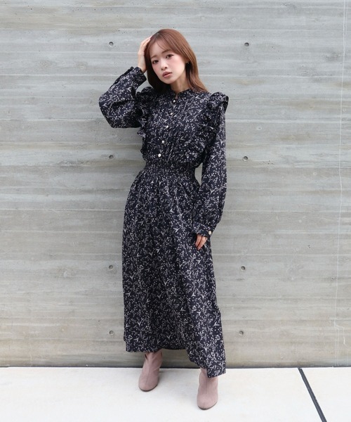 CECIL McBEE(セシルマクビー)の「花柄ピンタックフリルワンピース(ワンピース・レディース・ブラック/アイボリー/ブラウン・MEDIUM)」の2枚目の写真