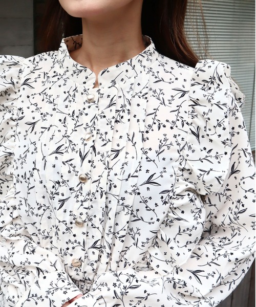 CECIL McBEE(セシルマクビー)の「花柄ピンタックフリルワンピース(ワンピース・レディース・ブラック/アイボリー/ブラウン・MEDIUM)」の7枚目の写真