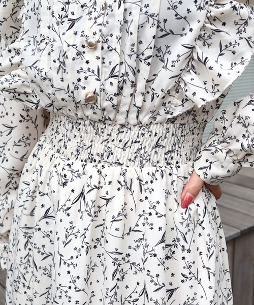 CECIL McBEE(セシルマクビー)の「花柄ピンタックフリルワンピース(ワンピース・レディース・ブラック/アイボリー/ブラウン・MEDIUM)」の9枚目の写真