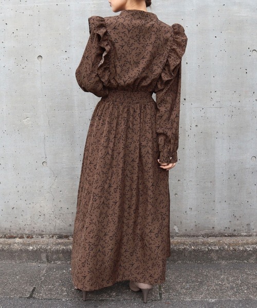 CECIL McBEE(セシルマクビー)の「花柄ピンタックフリルワンピース(ワンピース・レディース・ブラック/アイボリー/ブラウン・MEDIUM)」の17枚目の写真