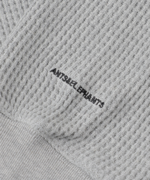 B.C STOCK（ベーセーストック）の「【ANTS & ELEPHANTS】ジップ ワッフルヘンリーネックスウェット（スウェット・メンズ・ホワイト/ライトグレー/グレー・MEDIUM/LARGE）」の22枚目の写真