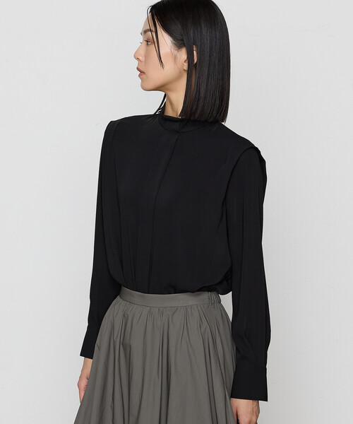 K.T KIYOKO TAKASE（キヨコタカセ）の「マットサテン デザインハイネックブラウス（シャツ/ブラウス・レディース・ブラック/ボルドー/ホワイト/ブラウン・9号/11号）」の11枚目の写真