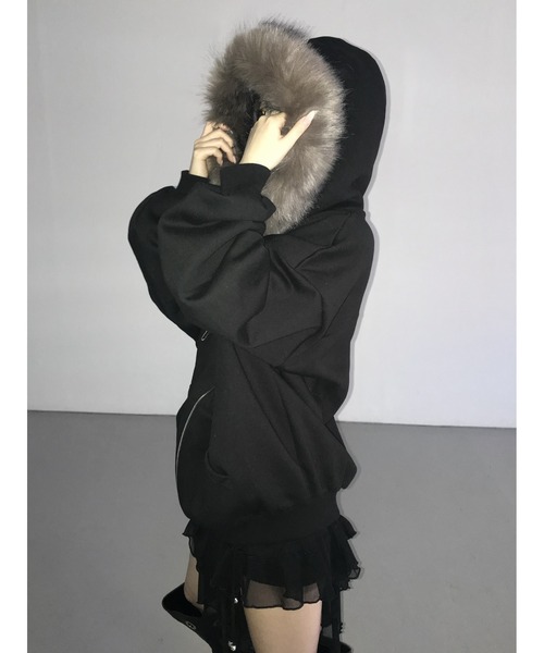 THEAIRTOWN(ジエアタウン)の「raccoon fur hz(パーカー・レディース・ブラック/グレー・FREE)」の1枚目の写真