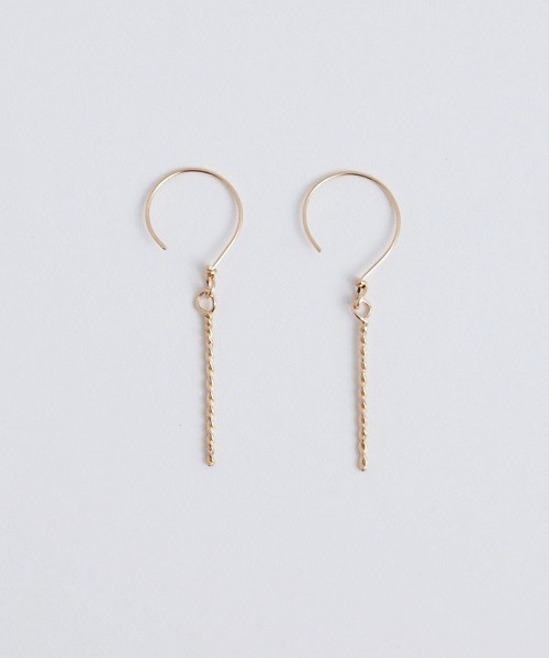 tone(トーン)の「【kare】【両耳用】ゴールド 華奢 ツイスト ショート バーピアス(ピアス(両耳用)・レディース・ゴールド・FREE)」の1枚目の写真