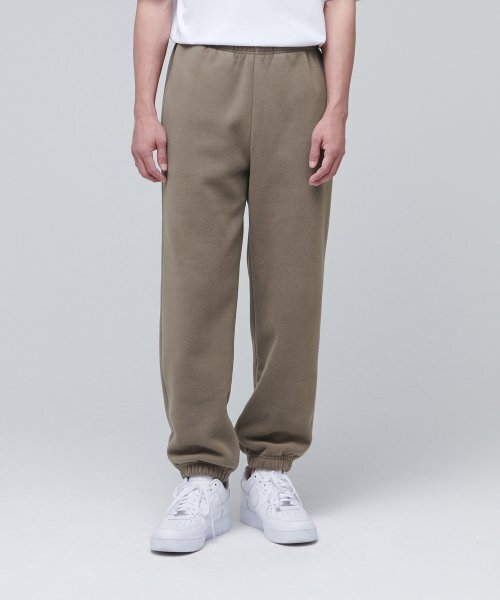 MUSINSA STANDARD(ムシンサスタンダード)の「フリーススウェットパンツ【ダスティベージュ】(スウェットパンツ・メンズ・その他・MEDIUM/LARGE/X-LARGE/XX-LARGE/SMALL)」の1枚目の写真