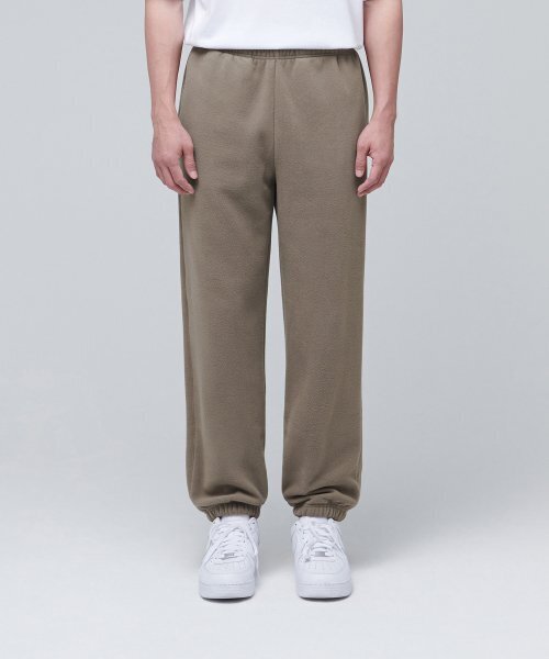 MUSINSA STANDARD(ムシンサスタンダード)の「フリーススウェットパンツ【ダスティベージュ】(スウェットパンツ・メンズ・その他・MEDIUM/LARGE/X-LARGE/XX-LARGE/SMALL)」の2枚目の写真