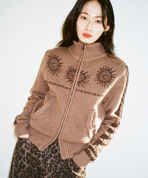 AAKAM(アーカム)の「Sun Jacquard Zip-Up Sweater (Brown)(ニット/セーター・レディース・その他・1/2)」の6枚目の写真