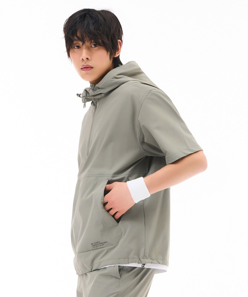 CHASECULT(チェイスカルト)の「共用クールストレッチフード半袖アノラックTシャツ - カーキ(Tシャツ/カットソー・メンズ・カーキ・95/105/100/90)」の2枚目の写真