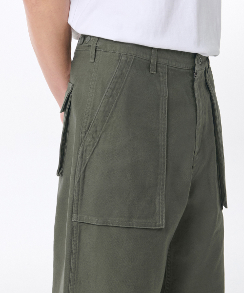 MUSINSA STANDARD（ムシンサスタンダード）の「ベージュサテンベルベットポケットファティーグパンツ[カーキ]（その他パンツ・メンズ・その他・26/33/34/36/38/40/42/27/28/29/30/31/32）」の4枚目の写真
