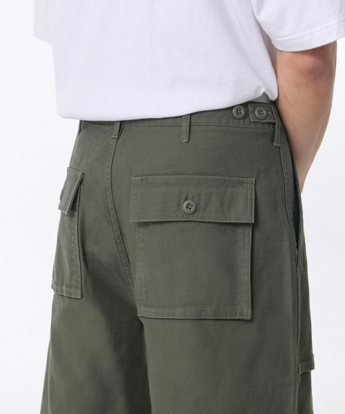 MUSINSA STANDARD（ムシンサスタンダード）の「ベージュサテンベルベットポケットファティーグパンツ[カーキ]（その他パンツ・メンズ・その他・26/33/34/36/38/40/42/27/28/29/30/31/32）」の5枚目の写真