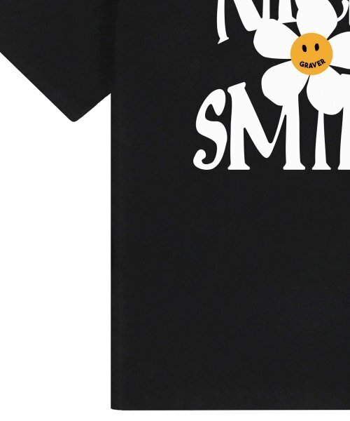 GRAVER（グレーバー）の「[ユニセックス]ナイススマイルロゴフラワー半袖Tシャツ_ブラック（Tシャツ/カットソー・レディース・ブラック・MEDIUM/LARGE/X-LARGE/SMALL）」の5枚目の写真
