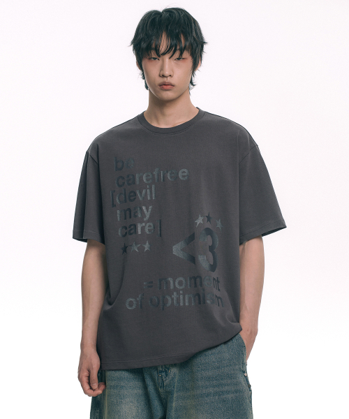 MOO（エムオーオー）の「ビッグタイポレタリング半袖 - ダークグレー（Tシャツ/カットソー・メンズ・チャコール・MEDIUM/LARGE）」の4枚目の写真