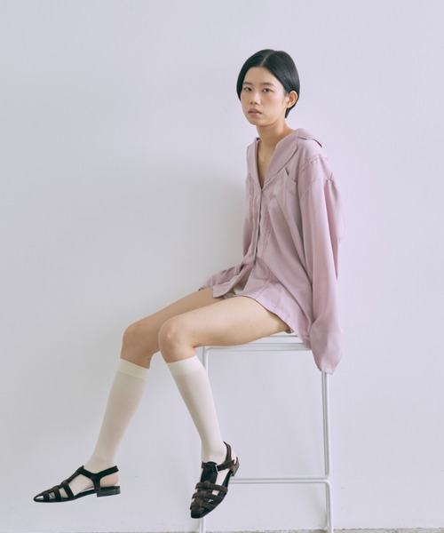 EN NEUME(エンノイム)の「Lace-Trim Satin Shirt Jacket(シャツ/ブラウス・レディース・アイボリー/ライトグリーン/ラベンダー・FREE)」の3枚目の写真