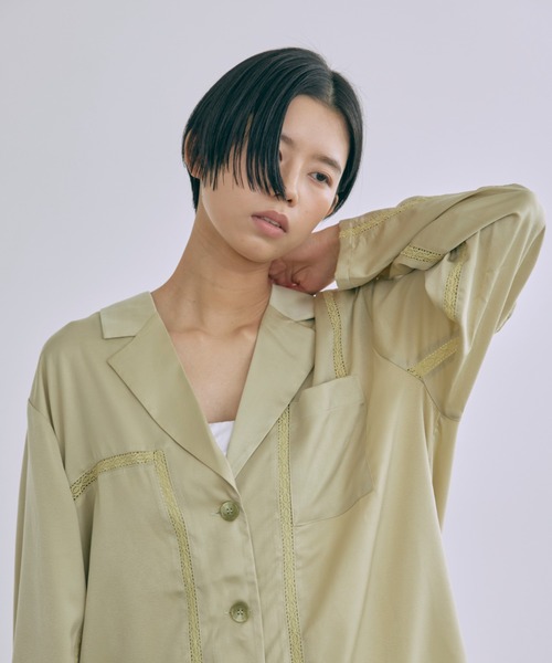 EN NEUME(エンノイム)の「Lace-Trim Satin Shirt Jacket(シャツ/ブラウス・レディース・アイボリー/ライトグリーン/ラベンダー・FREE)」の1枚目の写真