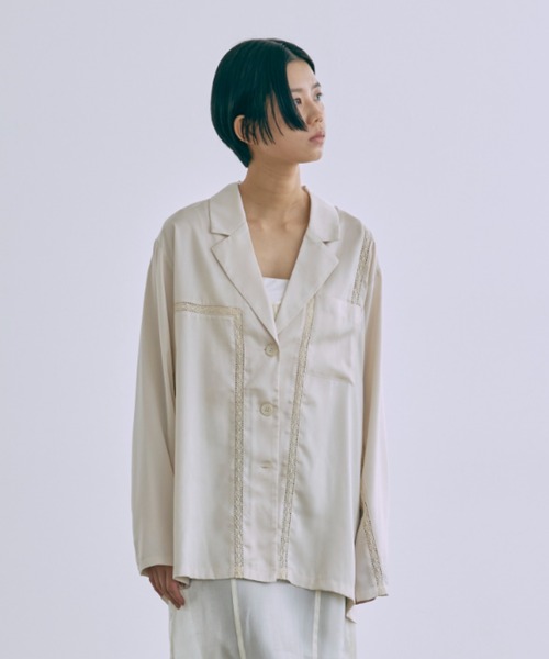 EN NEUME(エンノイム)の「Lace-Trim Satin Shirt Jacket(シャツ/ブラウス・レディース・アイボリー/ライトグリーン/ラベンダー・FREE)」の2枚目の写真