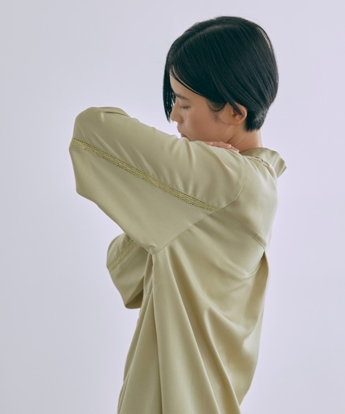 EN NEUME(エンノイム)の「Lace-Trim Satin Shirt Jacket(シャツ/ブラウス・レディース・アイボリー/ライトグリーン/ラベンダー・FREE)」の18枚目の写真