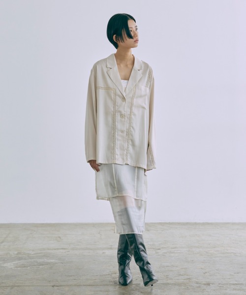 EN NEUME(エンノイム)の「Lace-Trim Satin Shirt Jacket(シャツ/ブラウス・レディース・アイボリー/ライトグリーン/ラベンダー・FREE)」の9枚目の写真