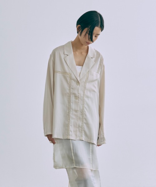 EN NEUME(エンノイム)の「Lace-Trim Satin Shirt Jacket(シャツ/ブラウス・レディース・アイボリー/ライトグリーン/ラベンダー・FREE)」の4枚目の写真