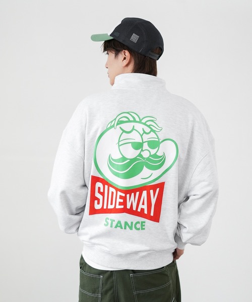 En serio TOKYO（エンソリオトーキョー）の「【SIDEWAYSTANCE】スナックロゴ裏毛ハーフジップトレーナー（スウェット・メンズ・ブラック系1/ネイビー系1/ライトグレー系1・SMALL/MEDIUM/LARGE/X-LARGE）」の8枚目の写真