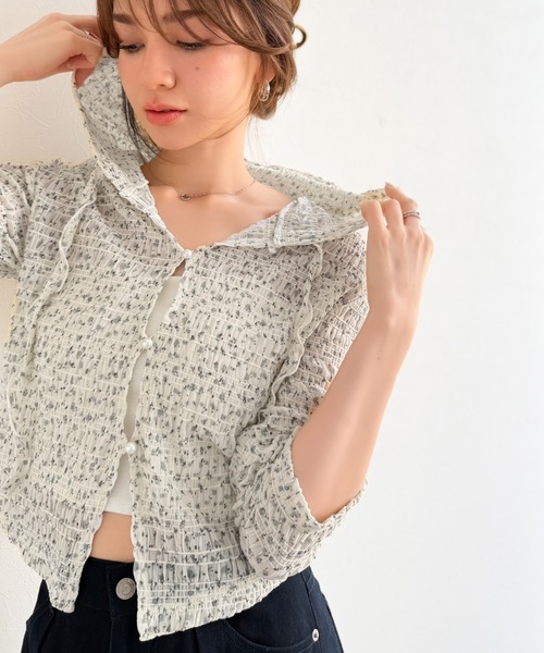 mily bilet(ミウィビレット)の「【mily bilet】カジュアルと清楚のドッキング。大人可愛い軽やかな一枚♪フード付き カーディガン風シアートップス(カーディガン/ボレロ・レディース・アイボリー系1/ブラック/アイボリー/アイボリー系2・LARGE/MEDIUM/SMALL/X-LARGE)」の1枚目の写真