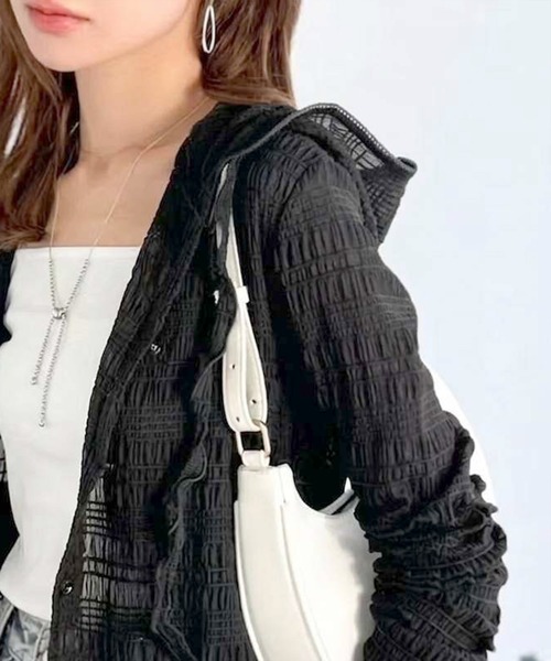 mily bilet(ミウィビレット)の「【mily bilet】カジュアルと清楚のドッキング。大人可愛い軽やかな一枚♪フード付き カーディガン風シアートップス(カーディガン/ボレロ・レディース・アイボリー系1/ブラック/アイボリー/アイボリー系2・LARGE/MEDIUM/SMALL/X-LARGE)」の3枚目の写真