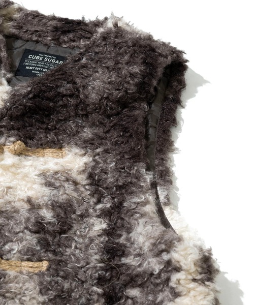 CUBE SUGAR（キューブシュガー）の「CUBE SUGAR/キューブシュガー　カーリーファー トグル釦 ベスト（ベスト・レディース・ブラウン/チャコールグレー・FREE）」の4枚目の写真