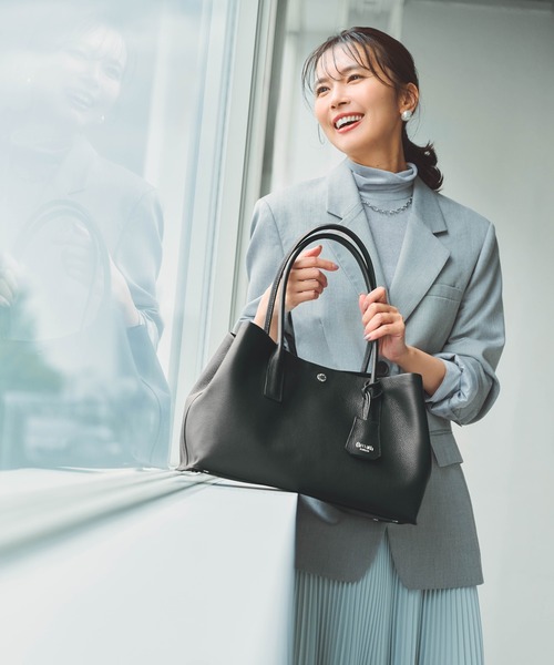 Breath TOPKAPI(ブレストプカピ)の「【雑誌掲載】【Breath TOPKAPI】ELAN エラン シュリンクレザー 2way トートバッグ(トートバッグ・レディース・クリーム/ブラック/グレイッシュベージュ・FREE)」の4枚目の写真