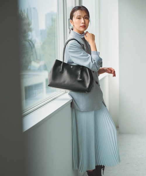 Breath TOPKAPI(ブレストプカピ)の「【雑誌掲載】【Breath TOPKAPI】ELAN エラン シュリンクレザー 2way トートバッグ(トートバッグ・レディース・クリーム/ブラック/グレイッシュベージュ・FREE)」の5枚目の写真