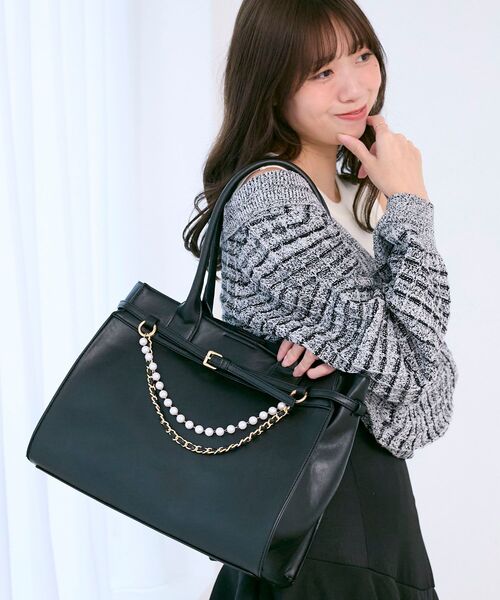 MAJESTIC LEGON(マジェスティックレゴン)の「パールチェーン2WAYトートバッグ(トートバッグ・レディース・ブラック/ベージュ/ピンク・FREE)」の13枚目の写真
