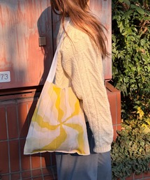 KNT365（ケイエヌティサンロクゴ）の「Knitty Flare（ショルダーバッグ）」