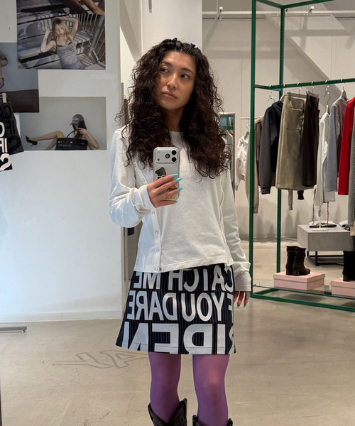 Oriens JOURNAL STANDARD（オリエンス ジャーナルスタンダード）の「ボタンディテールロングスリーブTee（Tシャツ/カットソー・レディース・グレー/レッド/ホワイト・FREE）」の2枚目の写真