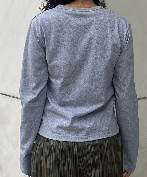 Oriens JOURNAL STANDARD(オリエンス ジャーナルスタンダード)の「ボタンディテールロングスリーブTee(Tシャツ/カットソー・レディース・グレー/レッド/ホワイト・FREE)」の4枚目の写真